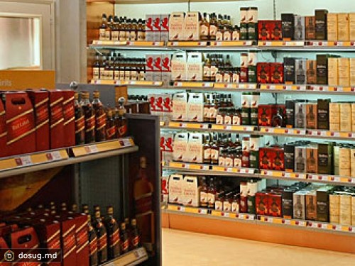 Чиновники пообещали оставить алкоголь в duty free
