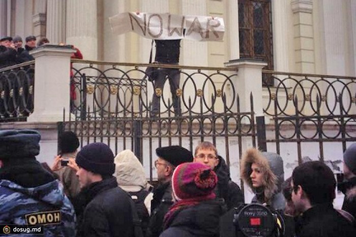 Число задержанных на антивоенном митинге в Москве выросло вдвое