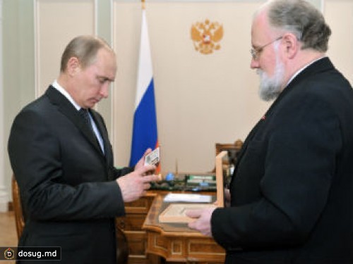 Чуров вручил Путину удостоверение президента