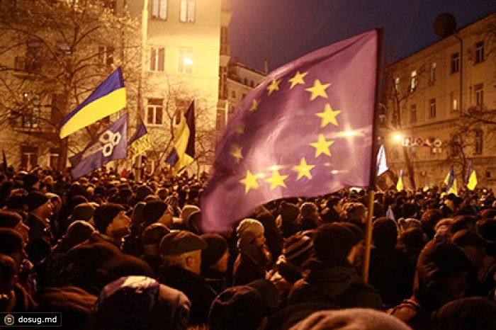 Демонстранты перекрыли вход в кабмин Украины
