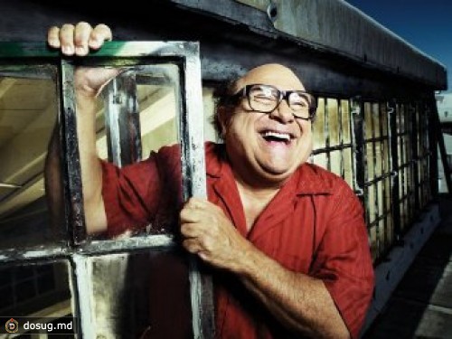 Дэнни де Вито снимет комедию о медовом месяце с отцом