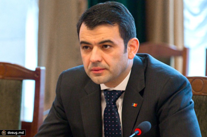 Документы об образовании молдавского премьера проверят на подлинность