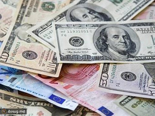 Доллар поднялся до 33 рублей впервые за три года