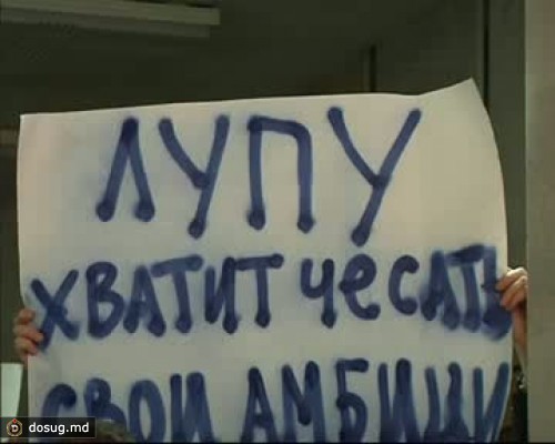 Долой парламент, но не деньги: коммунисты ежемесячно получают зарплаты, несмотря на заявления о нелегитимности парламента