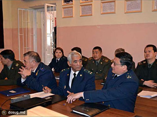 Двух киргизских силовиков будут судить за пытки