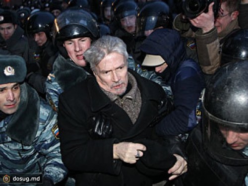 Эдуарда Лимонова отпустили из полиции