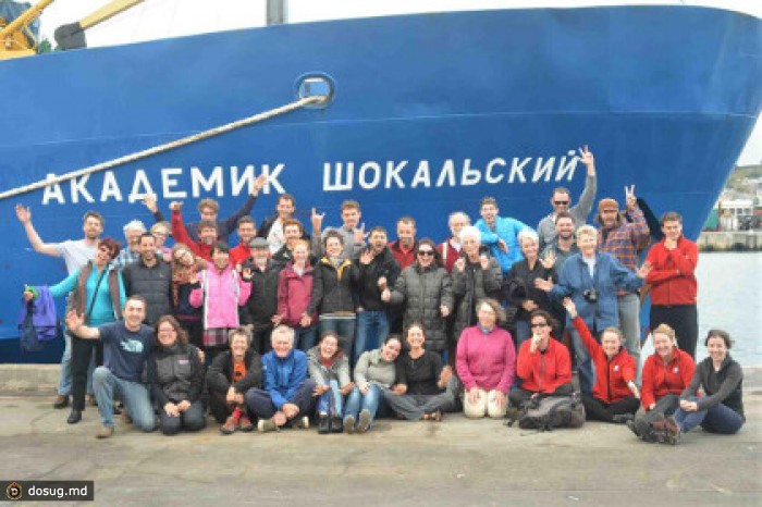 Экипаж «Академика Шокальского» заделал трещину в обшивке