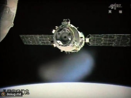 Экипаж "Шэньчжоу-9" вернулся на Землю