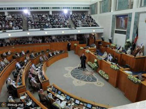 Эмир Кувейта приостановил работу парламента на месяц