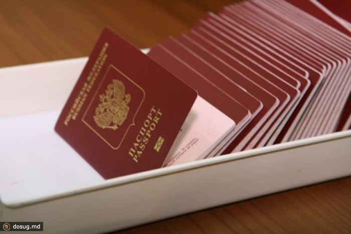 ФМС предупредила о возможном ограничении выдачи загранпаспортов в Крыму