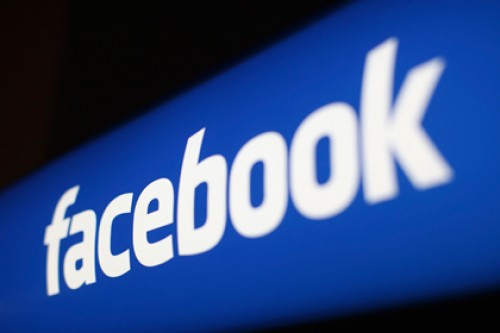 Французы устроили акцию против запрета наготы в Facebook