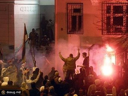 Футбольных фанатов обвинили в поджоге посольства США в Сербии