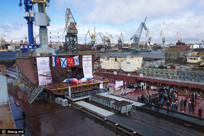 Главком ВМФ посчитал прорывом закладку нового военного ледокола