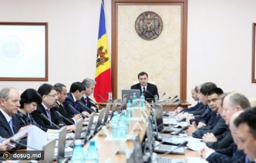 
 Госслужащим передумали повышать зарплаты
