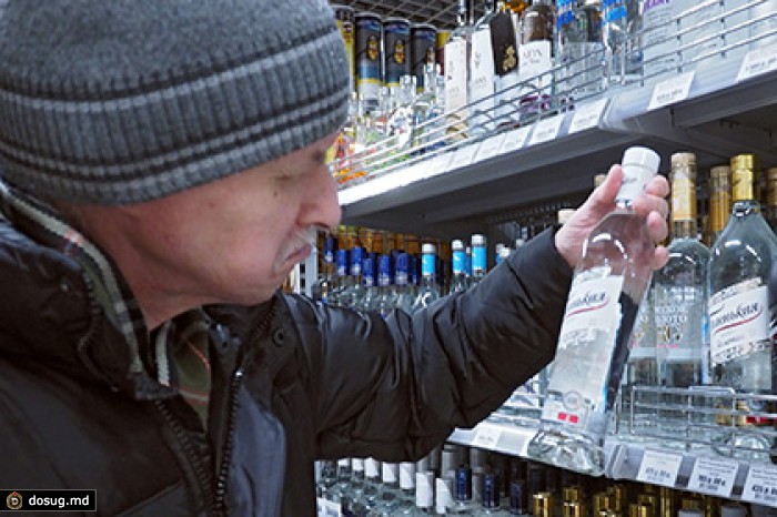 Хлопонин признал утроение теневого оборота водки в России