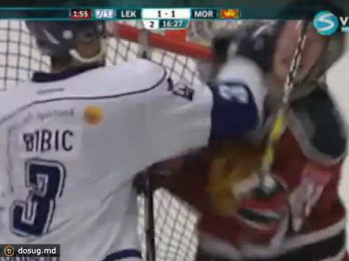 Хоккеиста ударили в лицо за объятия с соперником