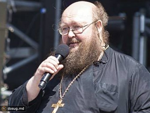 Игумен осудил президента за сравнение Ленина со святыми