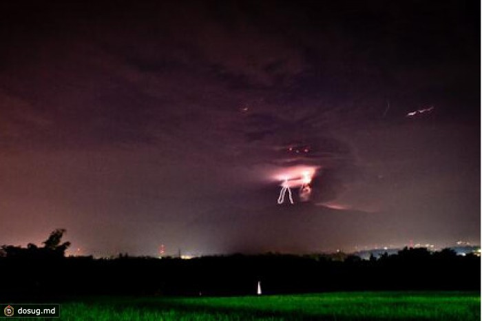 Индонезия эвакуирует 200 тысяч человек из-за извержения вулкана