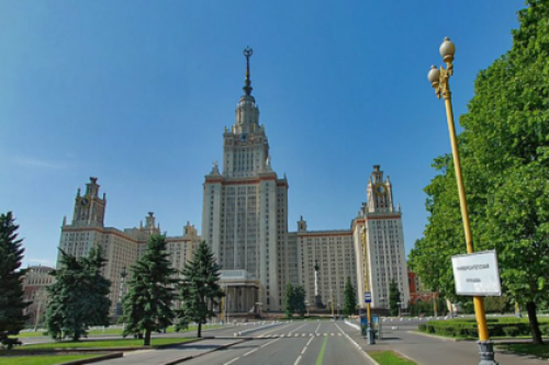 Из главного здания МГУ эвакуировали студентов