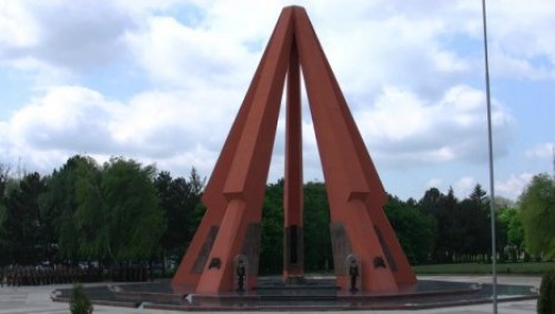 Из сквера Мемориала воинской славы украли высаженные дипломатами деревья