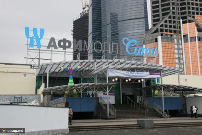 Из-за пожара в московском ТЦ эвакуировали две тысячи человек