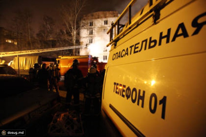 Из-за пожара в жилом доме на западе Москвы эвакуированы 240 человек