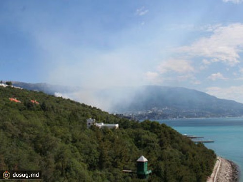 Из-за пожара в Крыму закрыли дорогу на Ай-Петри