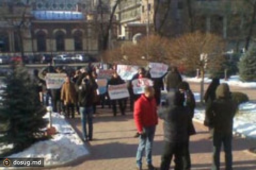 КОМСОМОЛ И ПАРТИЯ КОММУНИСТОВ ПРОВЕЛИ АКЦИЮ ПРОТЕСТА В ПАРЛАМЕНТЕ