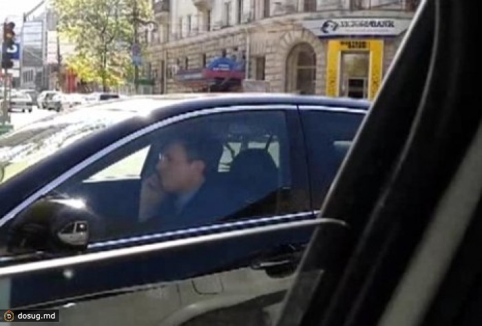 Как Дорин Киртоакэ припарковал служебное авто. ФОТО