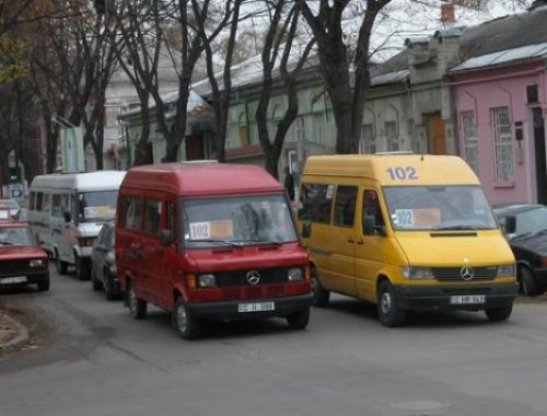 Киртоакэ предлагает санкции для администраторов микроавтобусов
