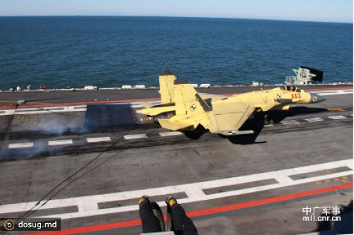 Китайский разработчик сравнил истребители J-15 и Hornet