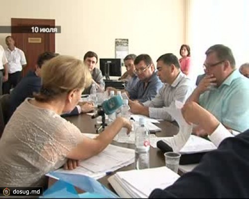 Коммунисты и социалисты критикуют спешку АЕИ в принятии бюджетно-налоговой политики