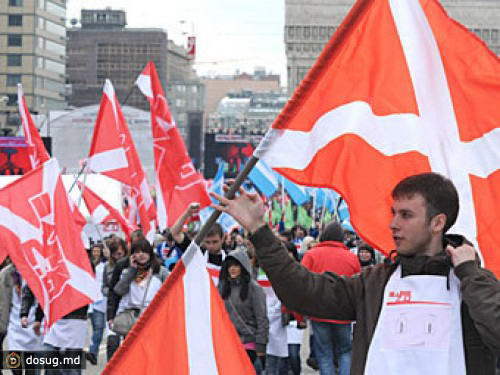 Коммунисты попросили проверить финансирование "Наших"
