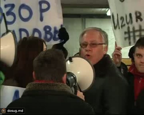 Коммунисты заблокировали вход в здание министерства сельского хозяйства и требовали отставки Лупу (ВИДЕО)