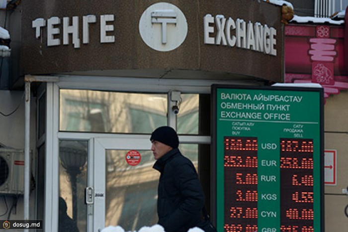 Крупнейшие компании Казахстана подняли зарплату из-за девальвации