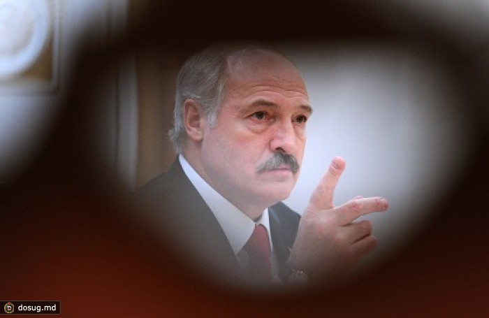 Лукашенко поработал на строительстве роддома