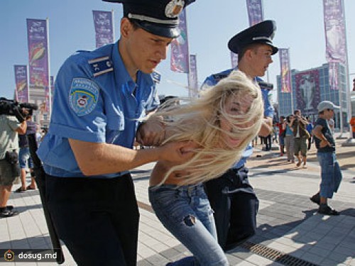Лукашенко высказался про FEMEN и Pussy Riot