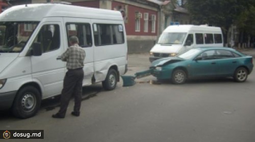 Маршрутное такси №114 столкнулось с автомобилем в центре столицы