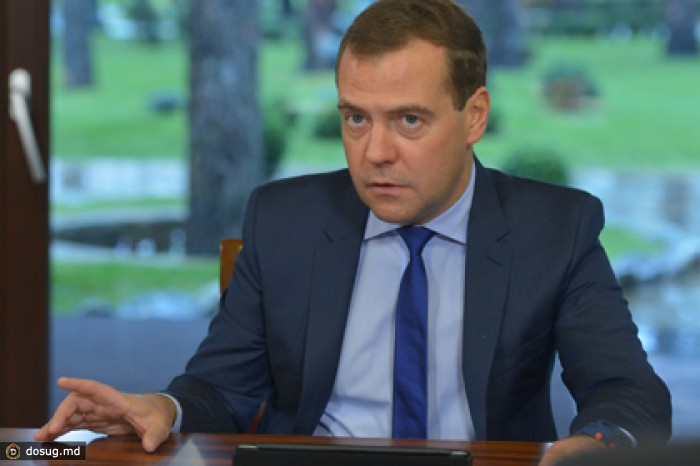 Медведев дал три дня на проект по заморозке тарифов монополий