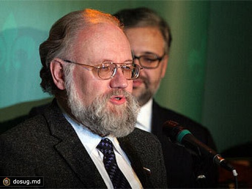 Медведев назвал Чурова волшебником