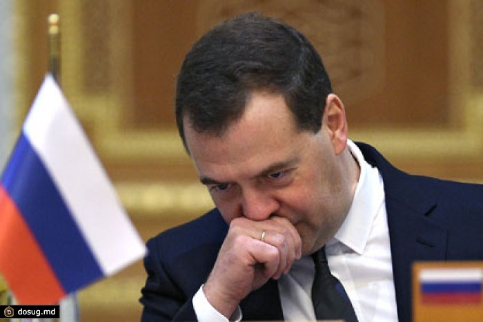 Медведев поручил подумать о возможности покупки машин на маткапитал
