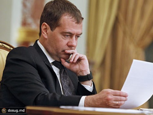 Медведев поручил создать новый региональный самолет