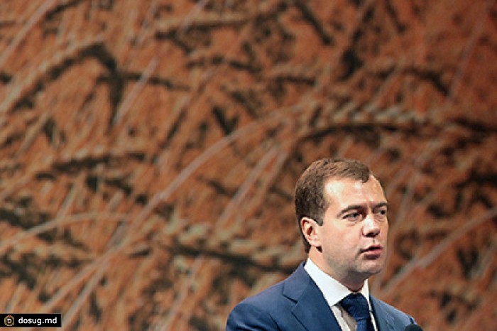 Медведев потребовал от губернаторов срочно выплатить аграриям субсидии
