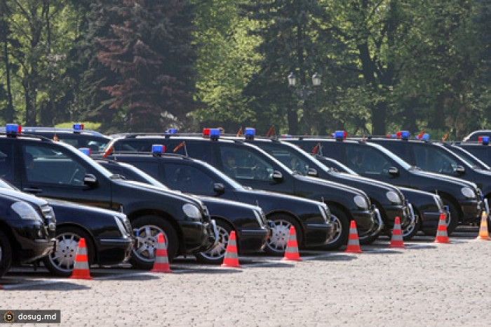 Медведев ввел запрет на госзакупку иномарок