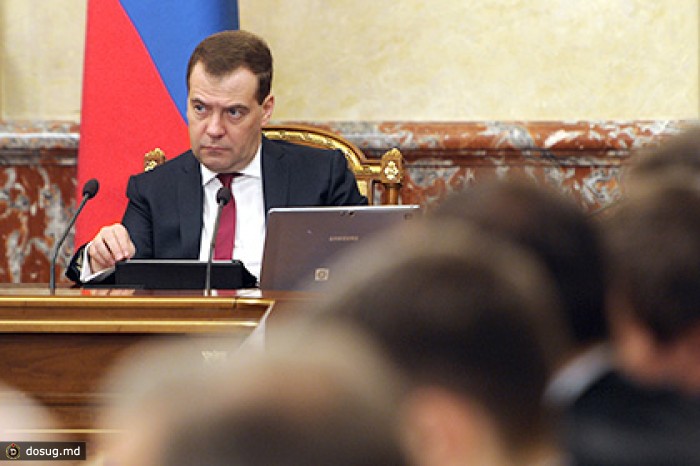 Медведев заявил о необходимости совершенствования законов для защиты СМИ