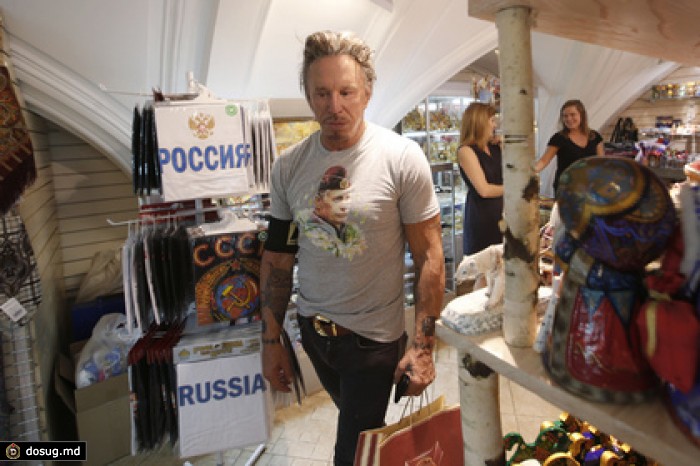 Микки Рурк согласился боксировать только в России