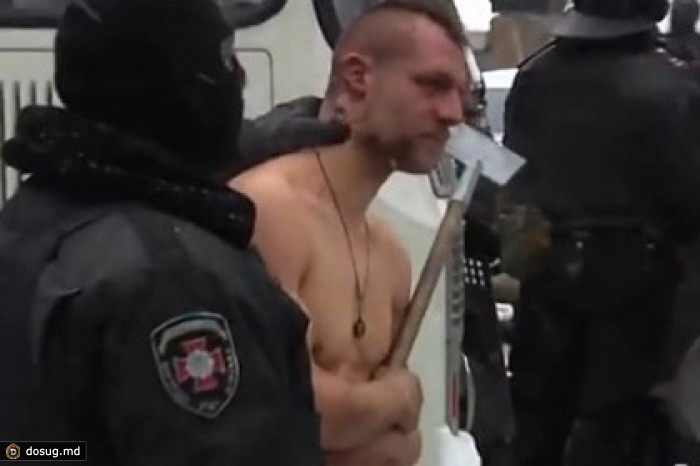 Милиционера арестовали за издевательства над активистом «Евромайдана»