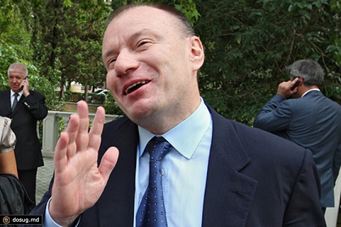 Минфин подал иск к Потанину
