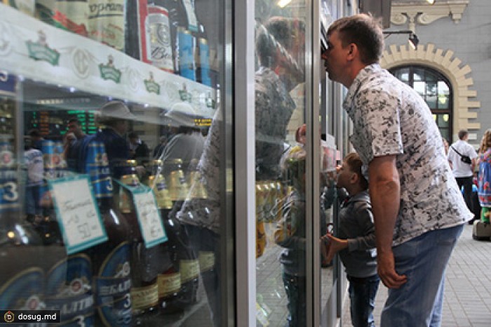 Минпромторг допустил возвращение алкоголя и сигарет в ларьки