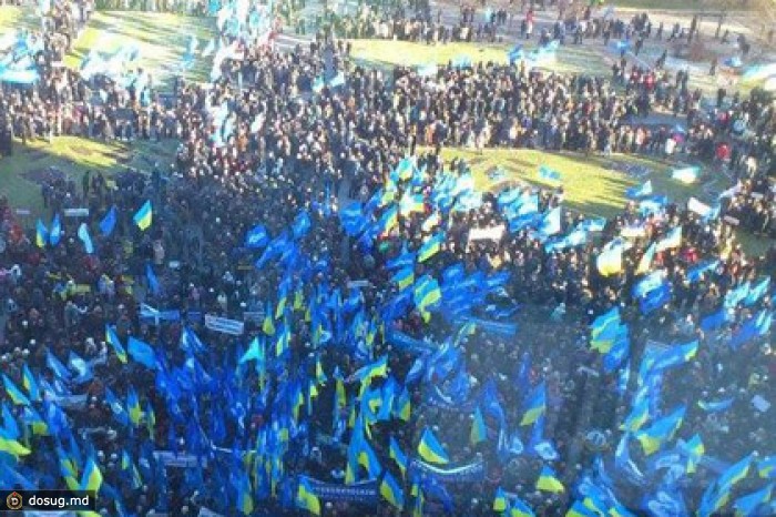 Митинг в поддержку Януковича в Донецке собрал 15 тысяч человек